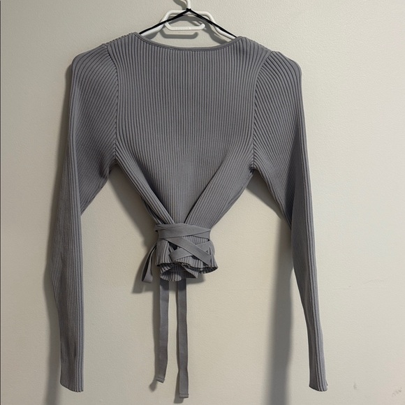 Light Gray Ribbed Sweater Top - Picture 4 of 7